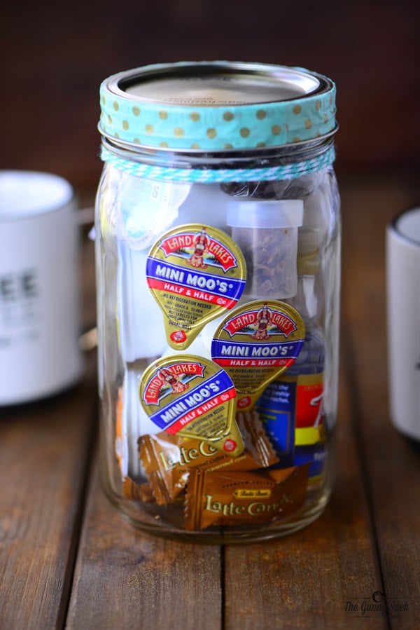 Make this Easy Coffee Mason Jar Gift Idea for Christmas!