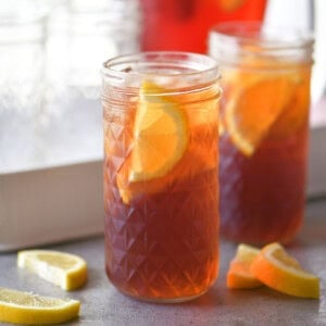 Southern sweet tea in glasses with lemons.